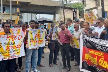 “மக்களின் EPF மற்றும் ETF பணங்களுக்கு ஆப்பு” கொழும்பில் வீதிக்கு இறங்கிய மக்கள்(Video)