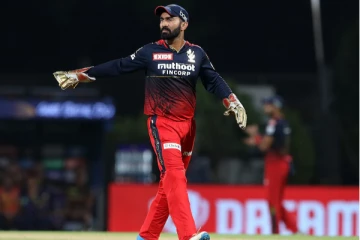 தினேஷ் கார்த்திக்கை ஓரம்கட்ட திட்டம்? கசிந்த தகவலால் கடுப்பான ரசிகர்கள்