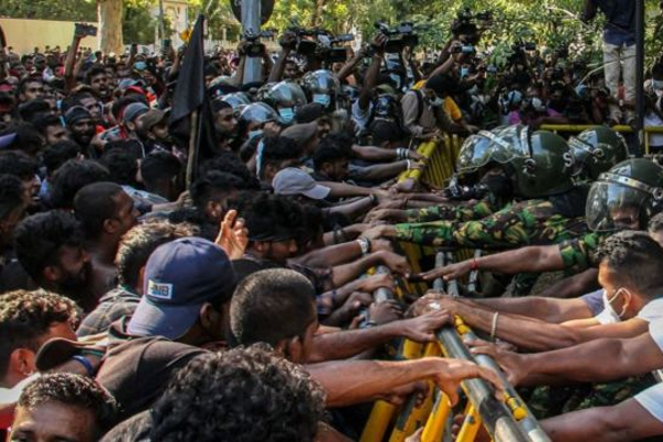 முடக்கப்படுமா நாடு - தென்னிலங்கை நோக்கி படையெடுக்கும் மாணவர்கள் மற்றும் சிவில் அமைப்புகள்! - ஐபிசி தமிழ்
