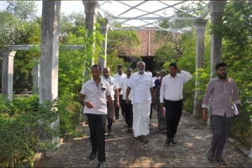 அதிபர் மாளிகையை பார்வையிட்ட அமைச்சர் டக்ளஸ் தேவானந்தா(படங்கள்)