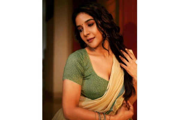 ரம்யா பாண்டியனுக்கு டப் கொடுக்கும் சாக்ஷி அகர்வாலின் புடவை போட்டோ ஷுட் | Sakshi Agarwal Latest Photoshoot