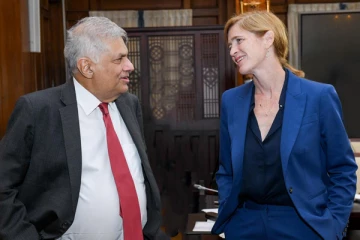 ශ්‍රී ලංකාවේ කඩාවැටීමට වගකිව යුත්තන් ගැන සමන්තා පවර් හෙළි කරයි.