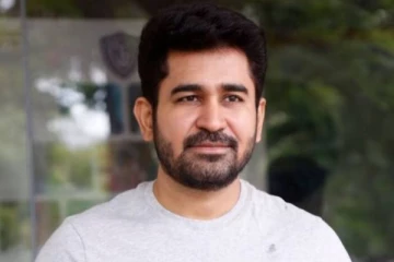 அந்த ஒரு விஷயத்தால் அதிரடி முடிவு எடுத்துள்ள விஜய் ஆண்டனி- என்ன தெரியுமா?