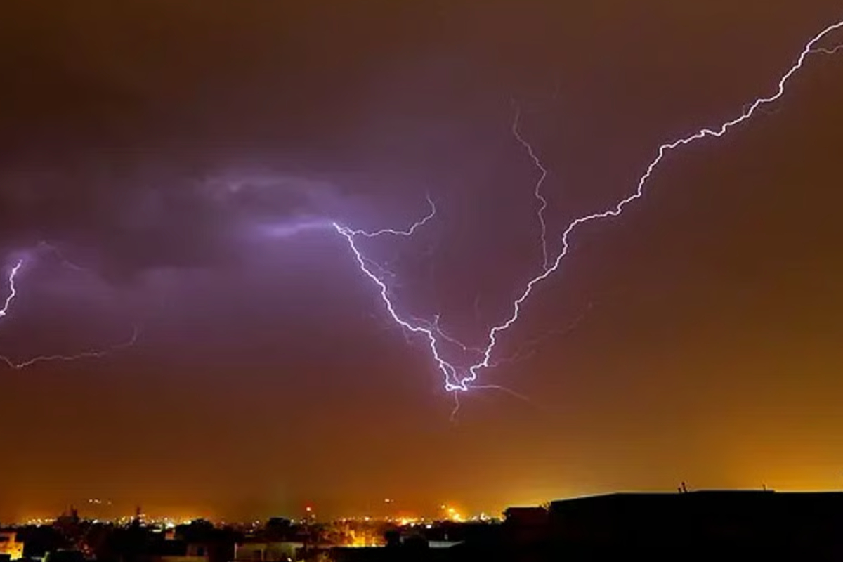அனுராதபுரத்தில் மின்னல் தாக்கியதில் இரு பெண்கள் உயிரிழப்பு | Lightning Weather Two Womens Dead Anuradhapura