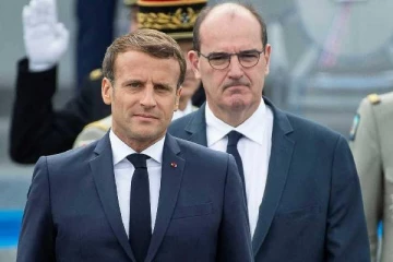 பிரான்ஸ் பிரதமர் மீதான வழக்குகள் அனைத்தும் இரத்து: நீதிமன்றம் நடவடிக்கை