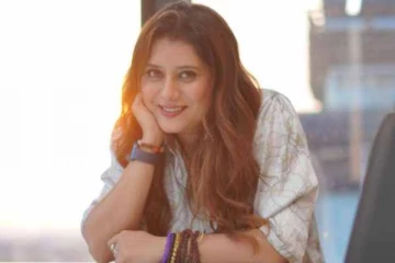 ஒரு எபிசோட் தொகுத்து வழங்க தொகுப்பாளினி பிரியங்கா தேஷ்பாண்டே வாங்கும் சம்பளம்- எவ்வளவு தெரியுமா?