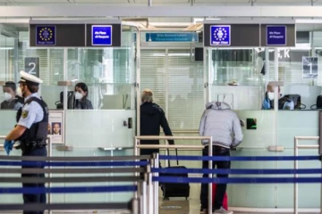 பிரித்தானியா மற்றும் தென்னாப்பிரிக்காவிலிருந்து பயணிப்போருக்கு சில விதிகளை நெகிழ்த்தியுள்ள ஜேர்மனி