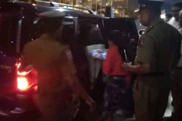 அசெளகரியத்திற்கு உள்ளான பெண்: பொலிஸ் பரிசோதருக்கு எதிராக அதிரடி நடவடிக்கை!