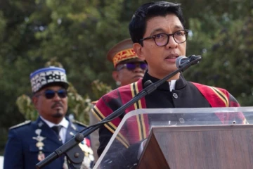 மடகஸ்கார் ஜனாதிபதி நாட்டை விட்டு தப்பியோட்டம்