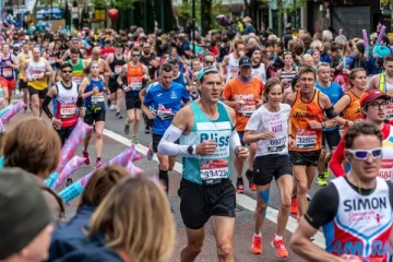 லண்டன் மாரத்தான் போட்டியில் நபர் ஒருவருக்கு நேர்ந்த சோகம்!