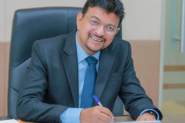 விமானப் பணிப்பெண்ணுக்கு 6 இலட்சம் வழங்கிய நாமல் | Namal Pays 6L To Air Hostess