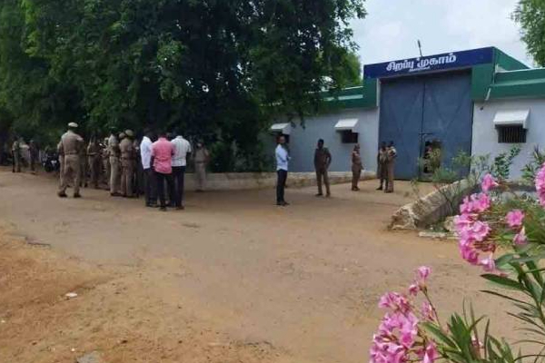 திருச்சி சிறப்பு முகாமில் கைதான 8 இலங்கையர்கள் தொடர்பில் வெளியான அதிர்ச்சி தகவல் | 8 Sri Lankans Arrested In Trichy Drugs Weapons