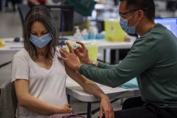 கனடாவில் தடுப்பூசி பெற்றுக்கொண்டவர்களுக்கு 1 மில்லியன் டொலர் வெல்ல வாய்ப்பு