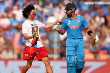 உலக கோப்பை இறுதிப் போட்டி: பாலஸ்தீன கொடியுடன் விராட் கோலியை பிடிக்க முயன்ற இளைஞர்