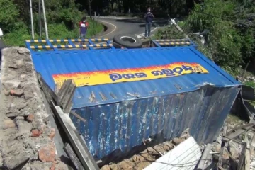 லொறி விபத்தில் இருவர் படுகாயம்