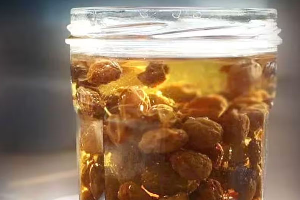 கருப்பு நிற உலர் திராட்சையை சாப்பிடுவதால் ஏராளமான நன்மைகளாம் | There Are Many Benefits Of Eating Black Raisins