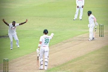 அடுத்தடுத்து விக்கெட்டுகளை தட்டித்தூக்கிய இலங்கை! மழையால் ஆட்டம் பாதிப்பு