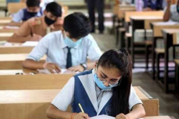 ஆடைகளை களைந்து சோதனை செய்த ஆசிரியை; விபரீத முடிவெடுத்த மாணவி | The Teacher Who Stripped And Tested