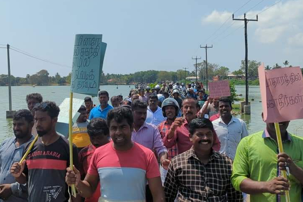 கடற்படை முகாமை சுற்றிவளைத்து முல்லைத்தீவில் மாபெரும் போராட்டம்...! | Illegal Fishing Activity People Protest Mullaitivu