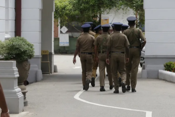 வேனில் கடத்தப்பட்ட சிறுவன் பாய்ந்து தப்பினார்! | Boy Kidnapped In A Van Jumped And Escaped