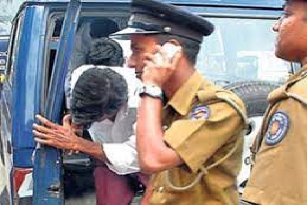யாழ்ப்பாணத்திலிருந்து கொழும்பு சென்றவர் வவுனியாவில் கைது | A Person Went To Colombo Was Arrested In Vavuniya