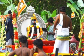 யாழில் திருவெம்பாவை முன்னிட்டு பக்தர்கள் பாத யாத்திரை