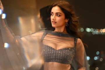 இளம் நடிகை பாக்யஸ்ரீ போர்ஸே ஹாட் போட்டோஷூட்