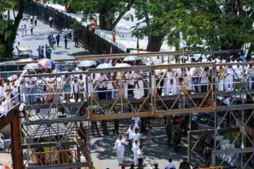 தலதா மாளிகையில் விட்டுச்சென்ற பொருட்களை பெற்றுக்கொள்ள அறிவிப்பு