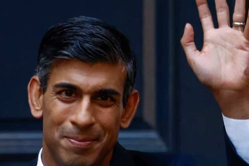 බ්‍රිතාන්‍ය අගමැති සමාව ඉල්ලයි..! හේතුව මෙන්න..