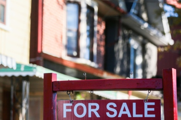 கனடாவில் இந்தப் பகுதியில் வீடுகளின் விலைகளில் வீழ்ச்சி | Real Estate Prices Have Dropped In Many Ontario