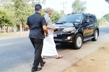 நாடாளுமன்ற உறுப்பினர் சுமந்திரன் வாகனம் விபத்து