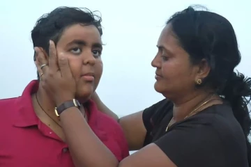 பாக்குநீரிணையை நீந்தி கடந்து சாதனை படைத்த மாற்று திறனாளியான சிறுமி -குவியும் பாராட்டுகள்(படங்கள்)