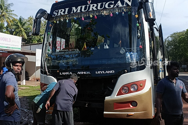 வவுனியா விபத்தில் காயமடைந்தோரின் எண்ணிக்கை 23 ஆக அதிகரிப்பு!இருவர் அனுராதபுரம் வைத்தியசாலைக்கு மாற்றம் | Bus Accident In Vavuniya Jaffna