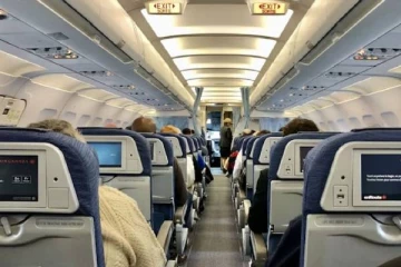 பெரும்பாலான விமானங்களில் ஏன் 13வது வரிசை இல்லை? இதன் பின்னால் இருக்கும் காரணம்