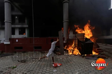 ඇඳිරි නීතිය බිඳිමින් නේපාලයේ Gen Z ගිනි තබයි - දේශපාලකයින්ගේ නිවාස ගිනිබත්