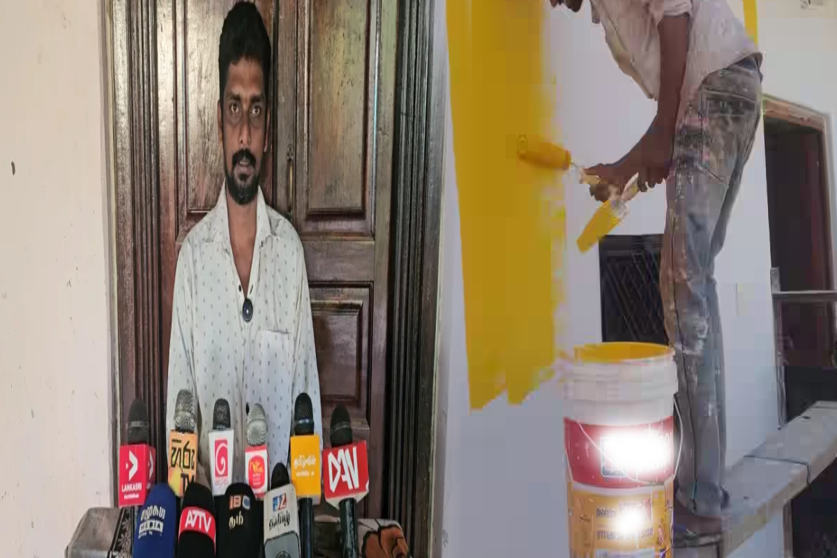 யாழில் பிரதேச சபை ஊழியர்களை தனது வீட்டுக்கு பெயிண்ட் அடிக்கவைத்த அதிகாரி! | Official In Jaffna Makes Employees Paint His House யாழில் பிரதேச சபை ஊழியர்களை தனது வீட்டுக்கு பெயிண்ட் அடிக்கவைத்த அதிகாரி! | Official In Jaffna Makes Employees Paint His House