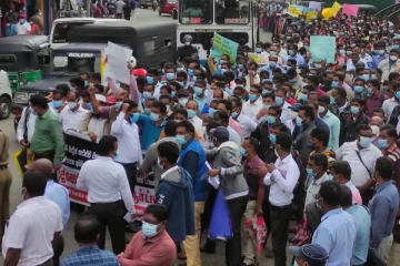 காவல்துறையினரின் பாதுகாப்புடன் முன்னெடுக்கப்பட்ட பாரிய போராட்டம்!.. (படங்கள்)