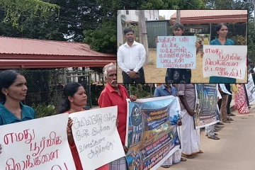 எமது பூர்வீக நிலங்களை எம்மிடம் உடன் ஒப்படையுங்கள்.. கிளிநொச்சியில் போராட்டம்