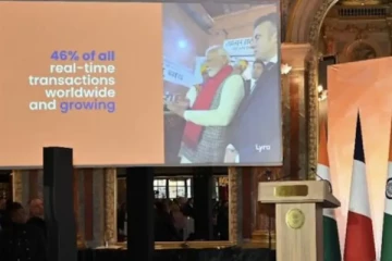 பிரான்ஸ் ஈபிள் கோபுரத்துக்குச் செல்லும் இந்தியர்கள் இனி ரூபாயில் பணம் செலுத்தலாம்...