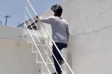 மடக்கி வைக்கப்படும் மாடிப்படி! வியக்க வைக்கும் தொழிநுட்பம்