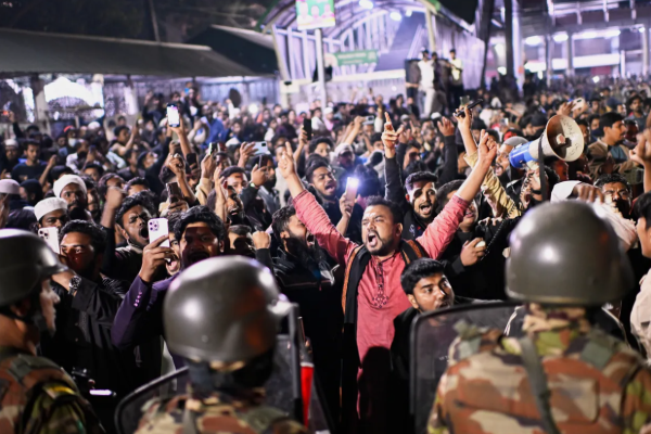 பங்களாதேஸில் தொடரும் வன்முறை: அரசியல் தலைவரொருவரின் 7 வயது மகள் பலி | Protests Escalate In Bangladesh Updates