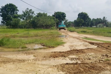 கரடியனாற்றில் அரச காணி நிலத்தை தோண்டிய மூன்று இளைஞர்கள் கைது!