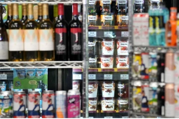 அல்பர்ட்டாவில் கடைகளில் மதுபானம் விற்க அனுமதி இல்லை