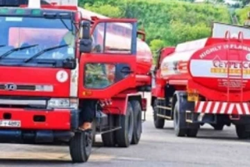 රාජකාරී සේවයේ යෙදී සිටි සේවකයින්ට බලපෑම් කළ වෘත්තීය සමිති නායකයින්ව නිවාඩු යවයි..