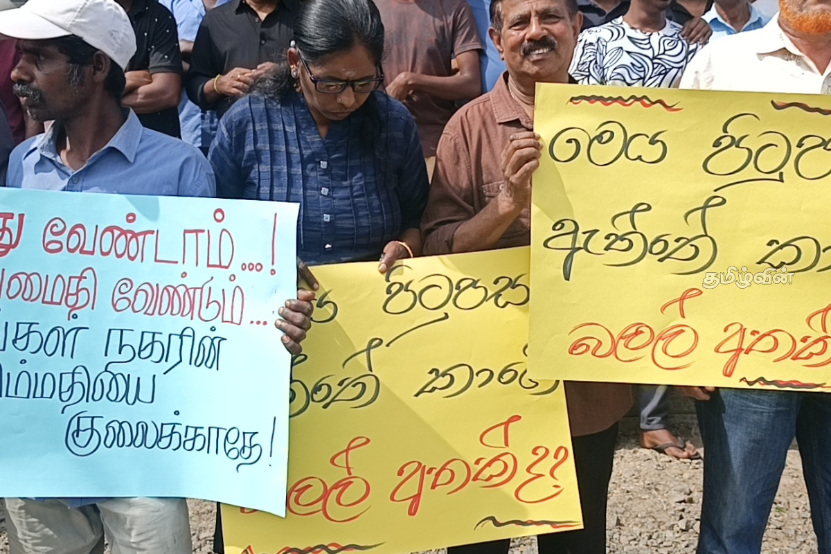 நோர்வூட்டில் மதுபானசாலைக்கு எதிராகக் கொதித்தெழுந்த மக்கள்- கறுப்புக்கொடி ஏந்தி வர்த்தக நிலையங்களை மூடிப் போராட்டம் | Norhood People Protest