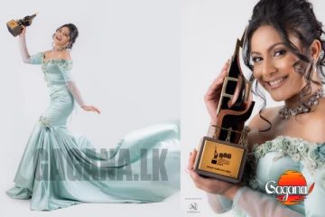 සුමති සම්මානෙත් අතේ තියන් තරින්දී කරපු පිස්සු හැදෙන වැඩක් මෙන්න [PHOTOS]