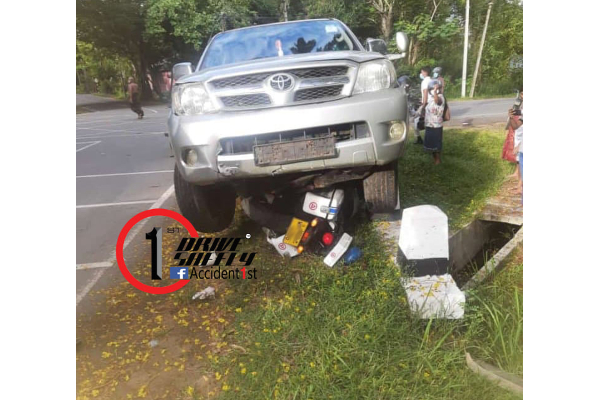 ට්රැෆික් OIC රිය අනතුරක(PHOTOS) | Ampara Traffic Oic Accident ට්රැෆික් OIC රිය අනතුරක(PHOTOS) | Ampara Traffic Oic Accident