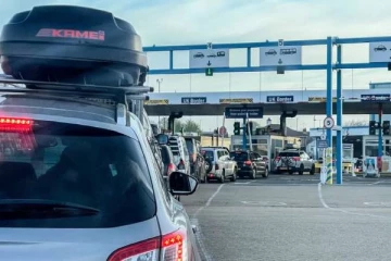 பிரான்சுக்கு சுற்றுலா சென்ற தம்பதியர்: காரின் பின்பக்கத்தில் கண்ட அதிரவைக்கும் காட்சி