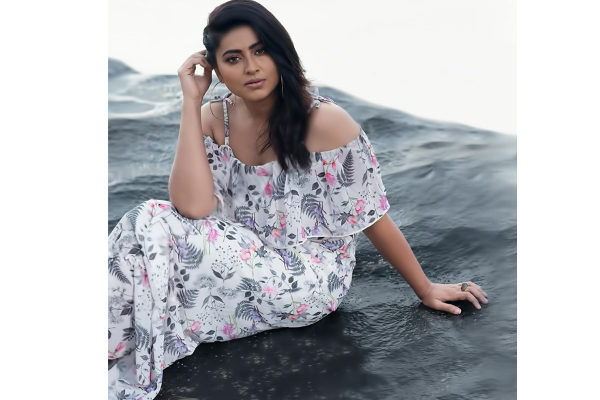 40 வயதை நெருங்கும் சினேகாவுக்கு இது தேவையா?  மார்டன் உடையில்  எப்படி இருக்கிறார் தெரியுமா? ஷாக்கில் ரசிகர்கள் | Sneha Latest Viral Photo