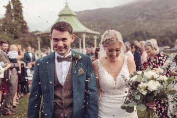 இலங்கையில் தேனிலவு! உலகின் மிகப்பெரிய கட்டிடத்தில் நிச்சயதார்த்தம்.. பல தடைகளை தாண்டி வாழ்வில் இணைந்த பிரித்தானிய ஜோடி